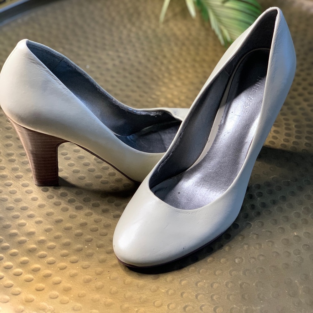 Nine West round toe court shoes